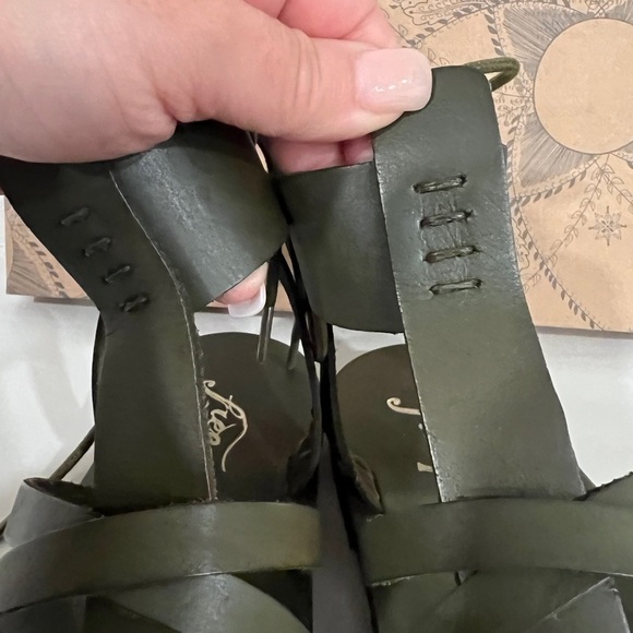 Free People Vacation Day Wrap Sandals in Khaki gladiator style straps NWB - Picture 3 of 6